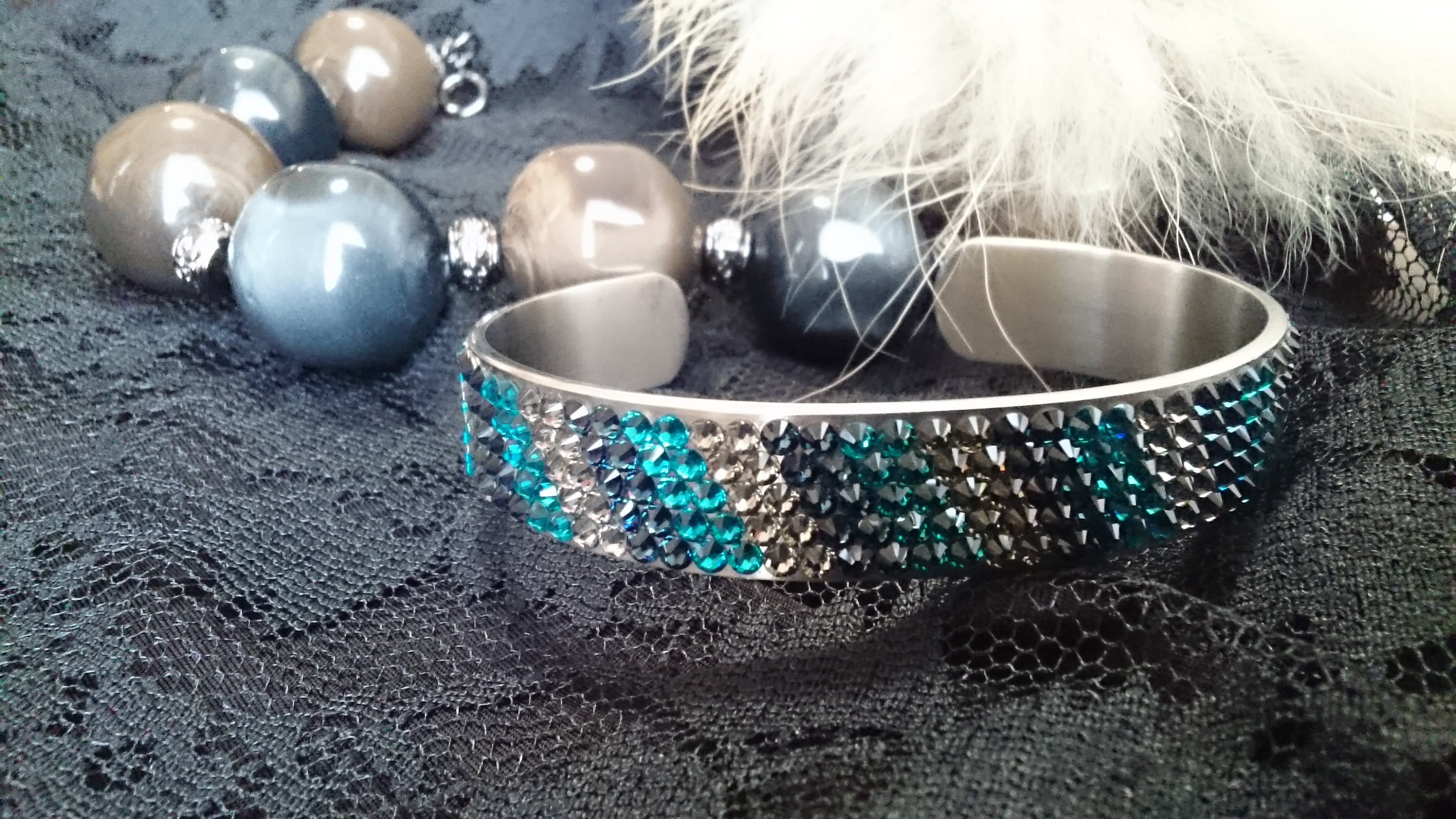 未使用　スワロフスキー　バングル スワロフスキー Twisty バングル ブレスレット - メルカリ