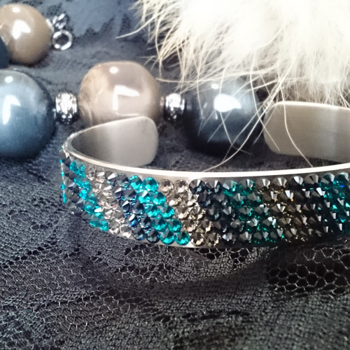 現品のみアウトレットセール約50％＞スワロフスキー ミサンガ風