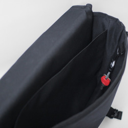 黑色閃電線肩背手提兩用復古書包型後背包 Ver 2.0 第6張的照片