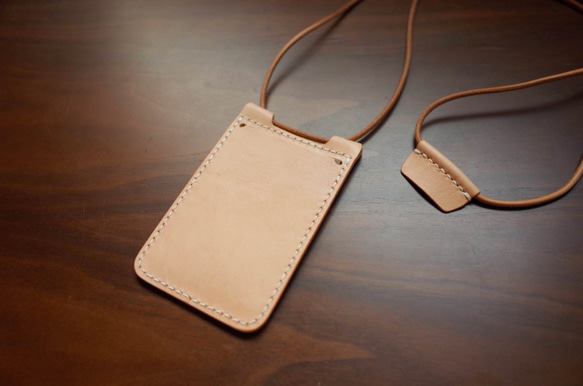 IPPI－極簡直式證件套 Simplify Vertical Card Holder-原色 真皮／手工 第3張的照片