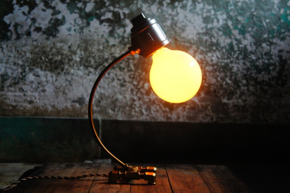 エジソン業界真鍮製の照明器具古典的なタッチランプ -  2016エジソンの工業デザイン製品のクレセント 3枚目の画像