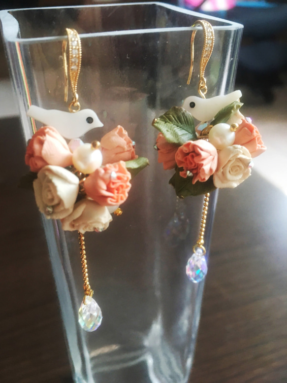 新娘捧花系列-婚禮花束迷你版長耳環/耳飾,施華洛世奇水晶,珍珠（接單製作） 第3張的照片