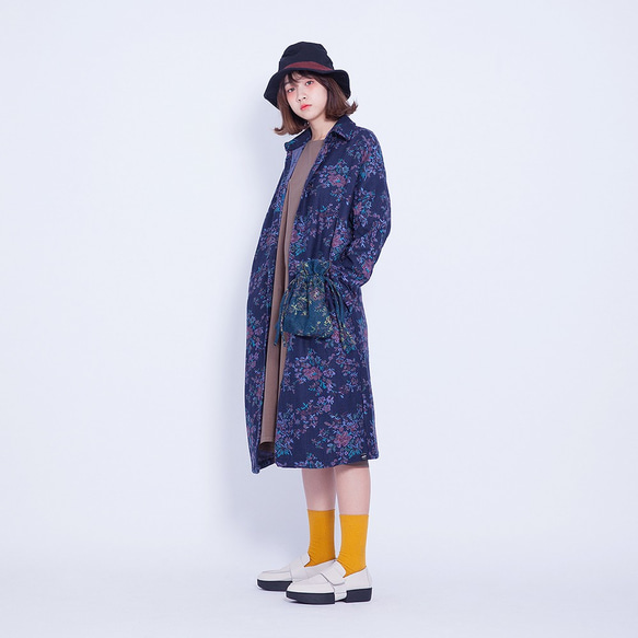Corsage意_古花襯衫外套-紫花 Taiwan Design(搭配綠袋) 第2張的照片
