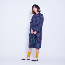 Corsage意_古花襯衫外套-紫花 Taiwan Design(搭配綠袋) 第4張的照片