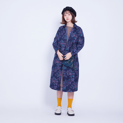 Corsage意_古花襯衫外套-紫花 Taiwan Design(搭配綠袋) 第6張的照片