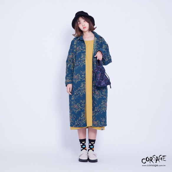 Corsage意_古花襯衫外套-綠花 Taiwan Design(搭配紫袋) 第4張的照片
