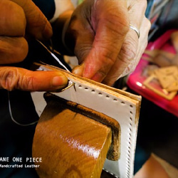 收藏好運馬蹄形零錢包 原色植鞣牛皮.手工縫製【Jane One Piece】 第9張的照片