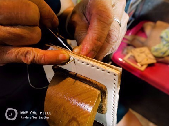 【聖誕禮物/交換禮物】手工馬蹄型置物盒 原色植鞣牛皮.手工縫製【Jane One Piece】 第9張的照片