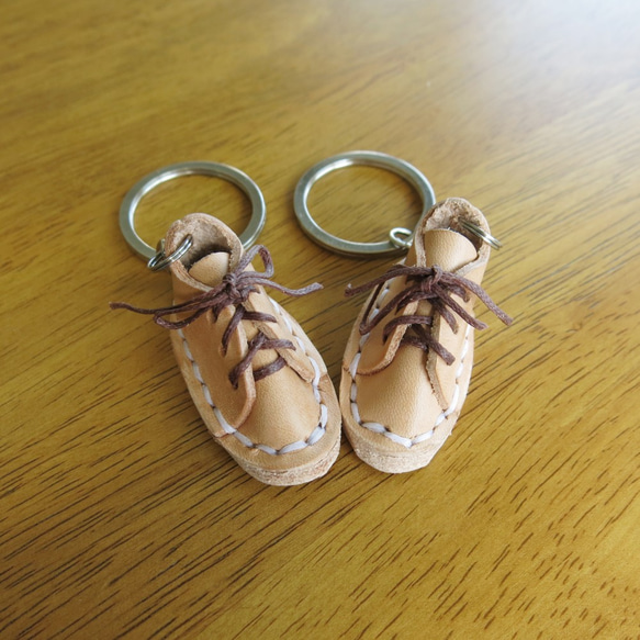 小さい靴を一緒に2つ持ち、元の色の植物性のなめした革に2つ手で編んだ[Jane One Piece] 5枚目の画像