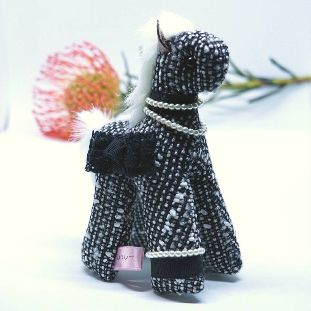 干支　馬　再入荷　復興のお馬　いっしーバッグチャーム　ブラックツイード