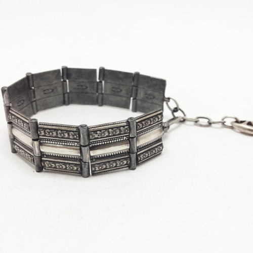 貴重 チュニジア カフブレスレット アンティーク 民芸品 シルバー 刻印あり 貴重 チュニジア カフブレスレット アンティーク 民芸品