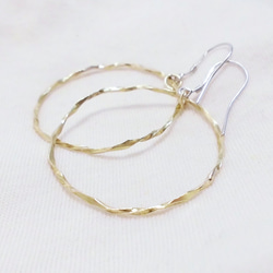 精緻的圈形（黃銅M）耳環/耳環 第2張的照片