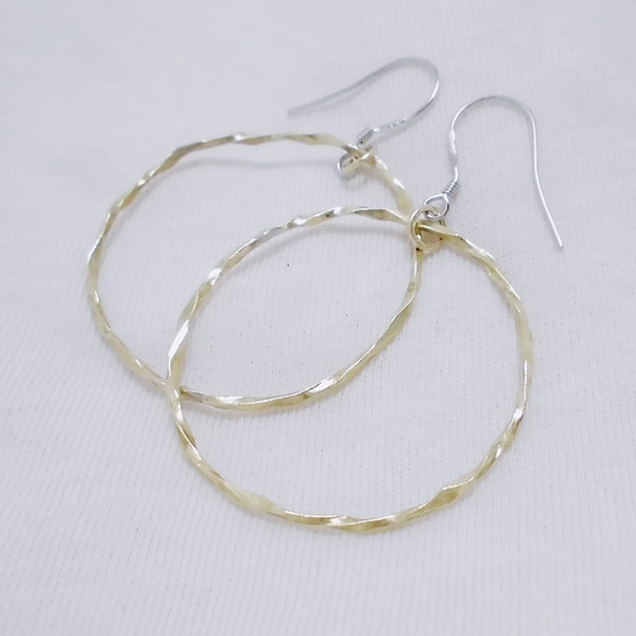 精緻的圈形（黃銅M）耳環/耳環 第4張的照片