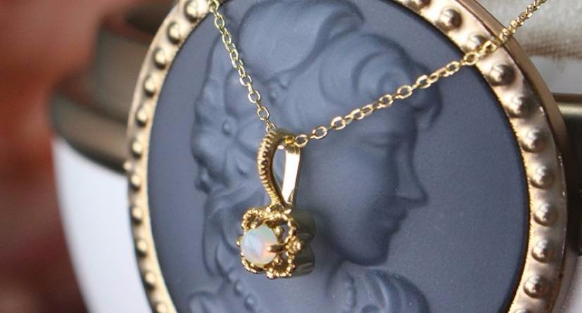 *** *** 9 Kニコールショップ古典的なスタイルの手セット円形自然卵麺オパールチェーンの鎖骨をリラックス