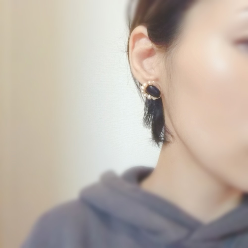 ブラックオニキスのマーキュリーピアス