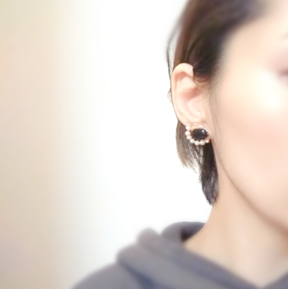 ブラックオニキスのマーキュリーピアス