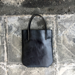 手縫いの革の黒い革のハンドバッグ - 無料のカスタムメイドの英語名のタイピングサービス 2枚目の画像
