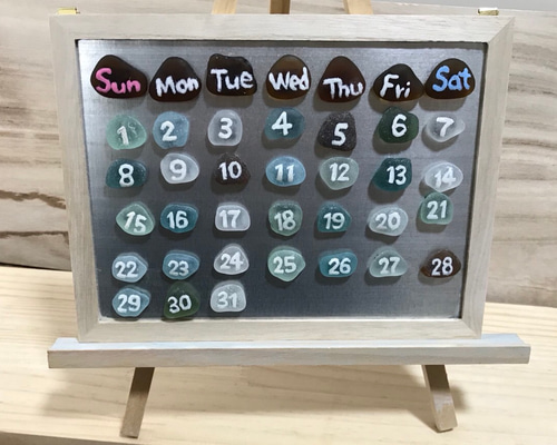 シーグラスアート　オーダー　12ヶ月カレンダー・干支　ミニサイズ シーグラスアート 12ヶ月カレンダー 春夏秋冬 S-126 - メルカリ