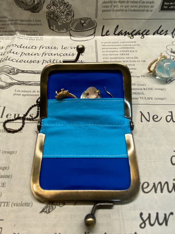 再販　❷ yuwa ブルー　花柄  アクセサリーケース　携帯用ジュエリーがま口 5枚目の画像
