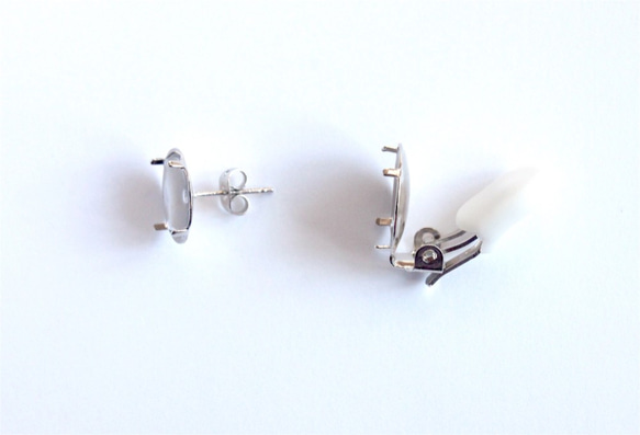 Hand-beaded Ear-clips with (Ivory White)Floral 4枚目の画像