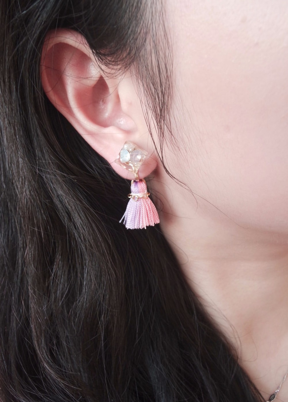 Ice cube Ear-clips with pantone colour tassels(Pink+purple) 1枚目の画像