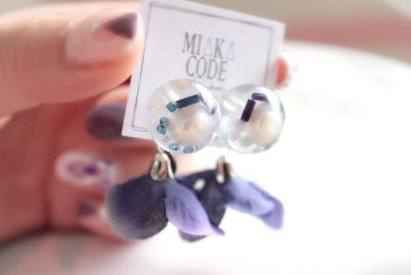天然淡水珍珠 透明水晶球 (深藍色) 花花 小花 925純銀 耳針 第2張的照片