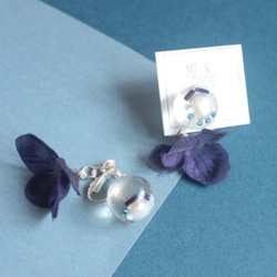 天然淡水珍珠 透明水晶球 (深藍色) 花花 小花 夾式耳環 第3張的照片