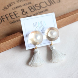 Freshwater pearls resin jewelry Earclips 2枚目の画像