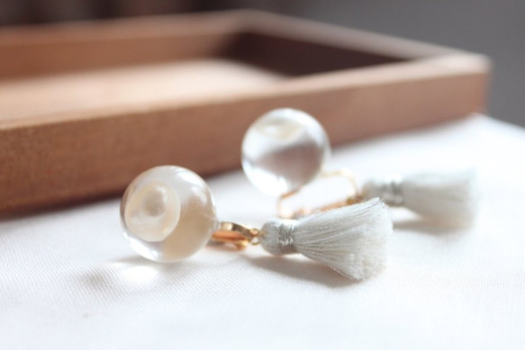 Freshwater pearls resin jewelry Earclips 5枚目の画像