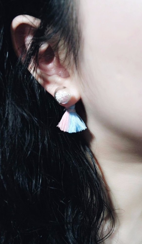 12mm透明玻璃球 蕾絲  網紗 流蘇 Pastel Pantone (藍粉色) 耳夾 第1張的照片