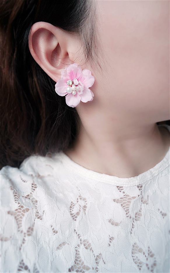 限量。售完不補 手工串珠櫻花 日本耳夾 第1張的照片