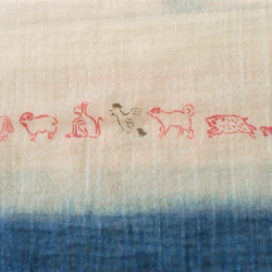 藍染＋型染め　ストール　ガーゼ生地　酉年　干支　十二支　赤干支 3枚目の画像