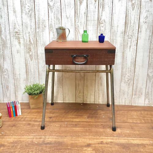 ◇アンティーク調 アイアン脚のサイドテーブル 収納蓋付き