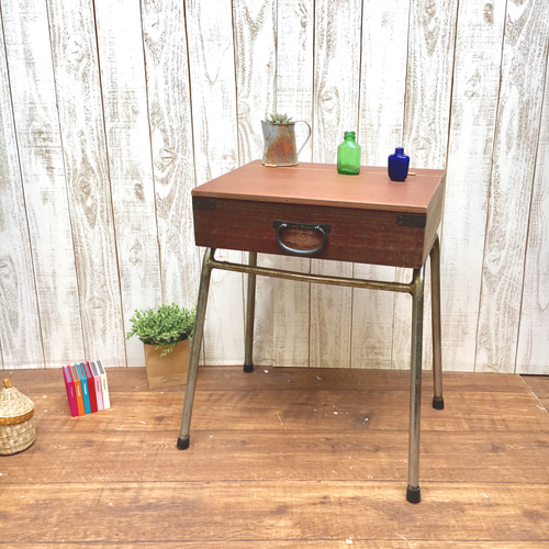 アンティーク　サイドテーブル　アイアン脚 ◇アンティーク調 アイアン脚のサイドテーブル 収納蓋付き