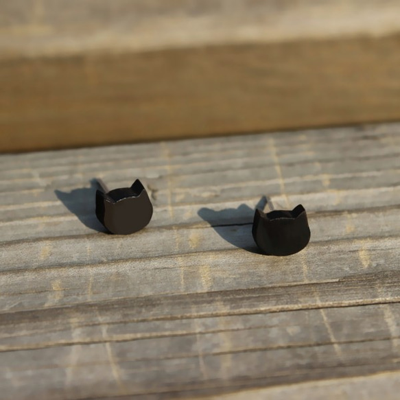 Wooden Love Cat Earrings - 2 Colors Available/ 925S 2枚目の画像
