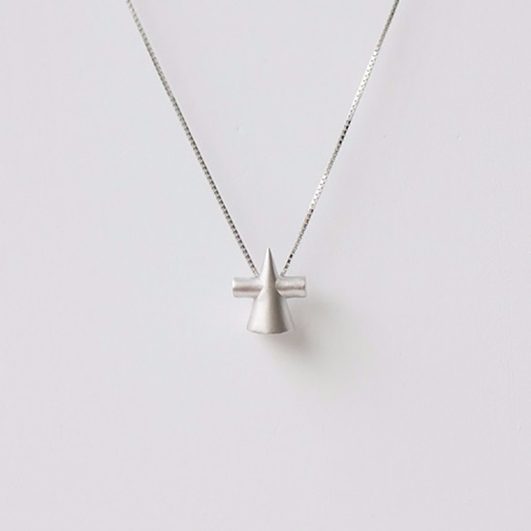 Elegant Geometry 3D Triangular Cone Cross Necklace - 925S 1枚目の画像