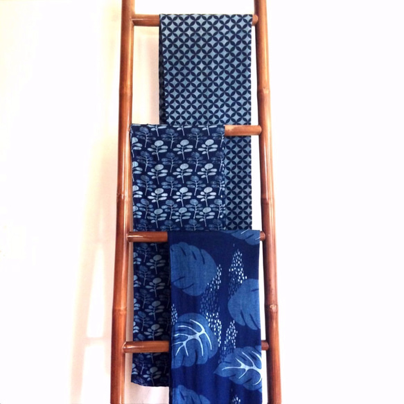 Natural Indigo Scarf - Water Lily Pond Print 3枚目の画像