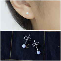 Elegant Moonlight Opal Stud Earring 4枚目の画像