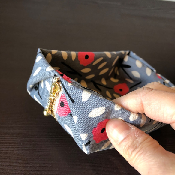 Otofu Pouch(M) 小花散らし(グレー) 6枚目の画像