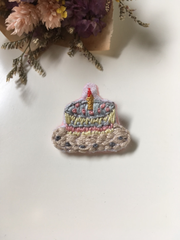 生日快樂 ‧ 刺繡 ‧ cake ‧ 小別針 第1張的照片