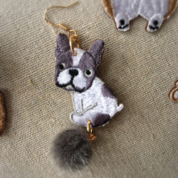 Littdlework手刺繍のイヤリング|毛玉フレンチブルドッグ&lt;925スライバー&gt; 2枚目の画像