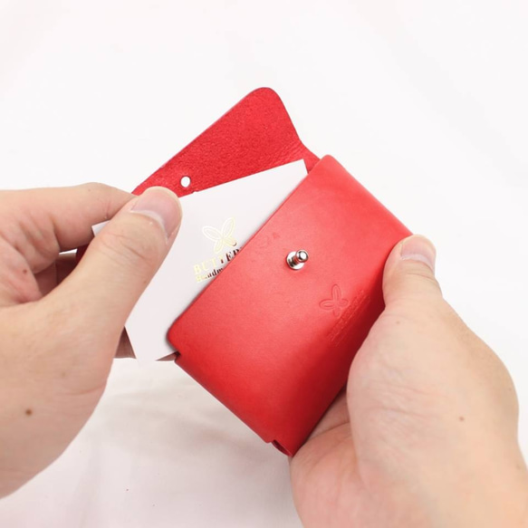 [バタフライ]シンプルな手作りの赤い革名刺入れ、1の1（無料サービスマーク）を取得購入。 3枚目の画像