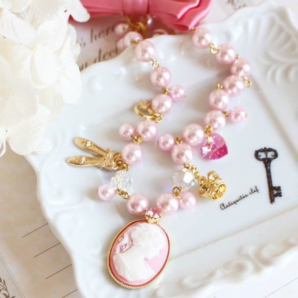 [免運費] 浮雕粉紅珍珠袋絲帶項鍊 [日本製造] N-1740 第4張的照片