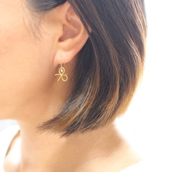 黃銅扭絲絲帶耳環/耳環 [日本製造] P-2919 第3張的照片