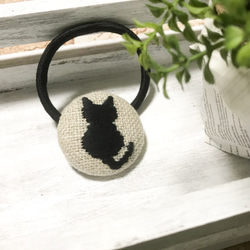 刺繍 ヘアゴム『ジジ』リネン・猫 ・ネコ柄 1枚目の画像