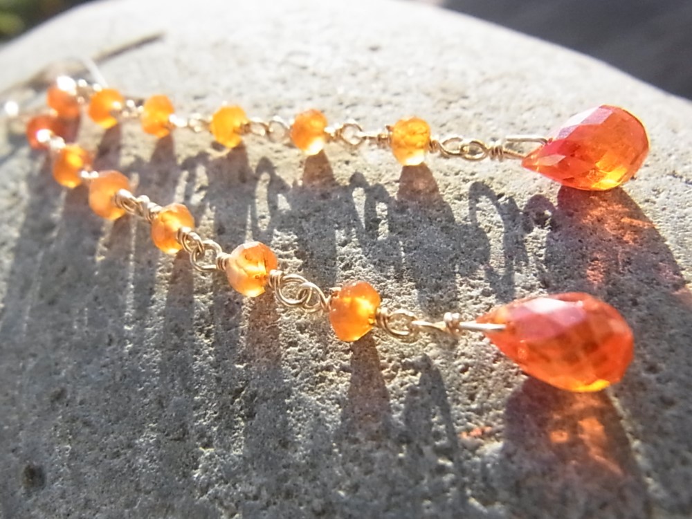 オレンジスピネルとカーネリアンのロングピアス