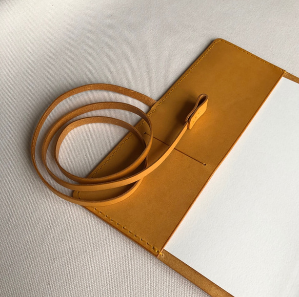 艾曼紐II A5 皮革手帳書衣書套筆記本 銀杏葉黃 第5張的照片