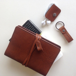 艾曼紐 A6 皮革手帳書衣 + (皮革鑰匙圈 或 皮革集線器) // 秋栗色 第2張的照片