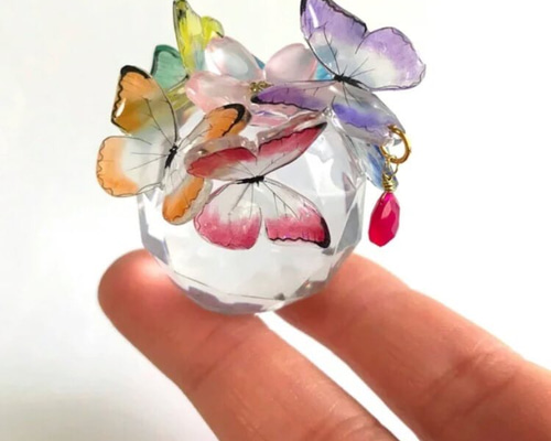 【楽一番公式アカウント04】花と蝶の手描き装飾 皿　23cm 諏佐知子 | 八寸皿 花と鳥と蝶 - コハルアン