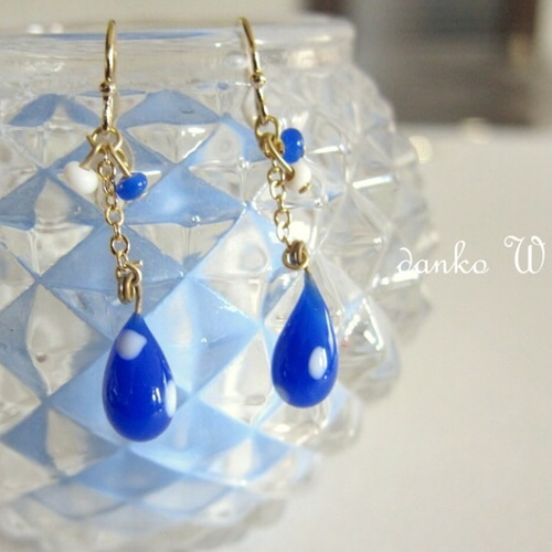 4℃ フープ型シルバー製ピアス 水色ストーン付き 青色宝石のフープ型ピアス